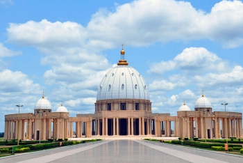 LA BASILIQUE NOTRE-DAME DE LA PAIX